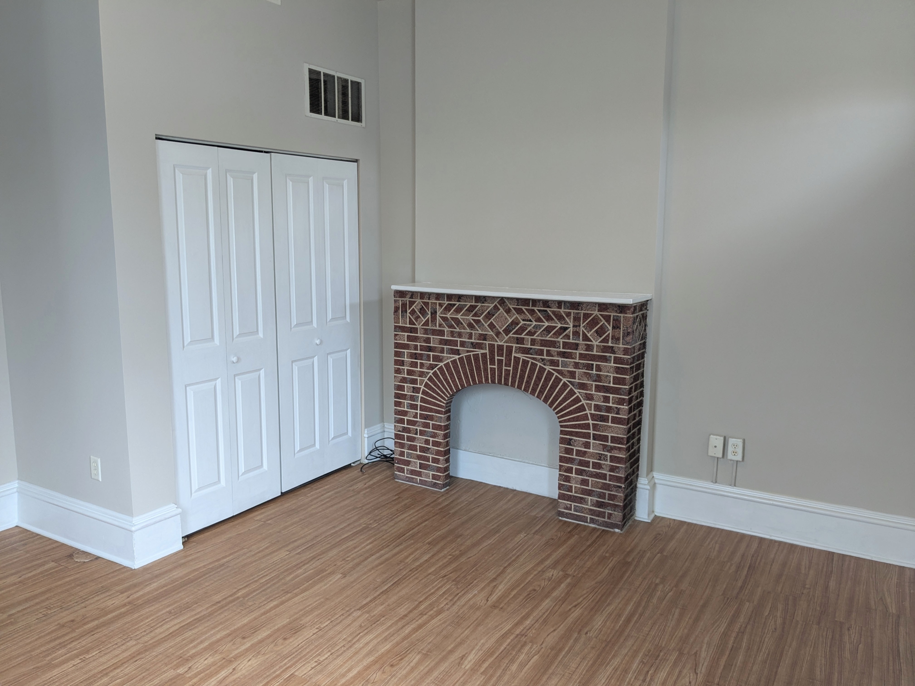 229 W. Steins St. #1F
